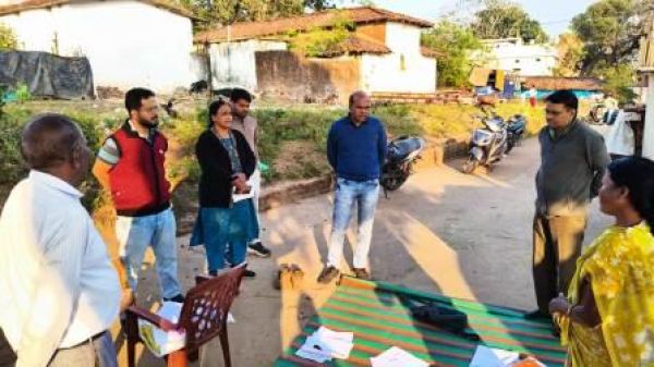 SDM Maske inspected various polling stations in Jashpur.