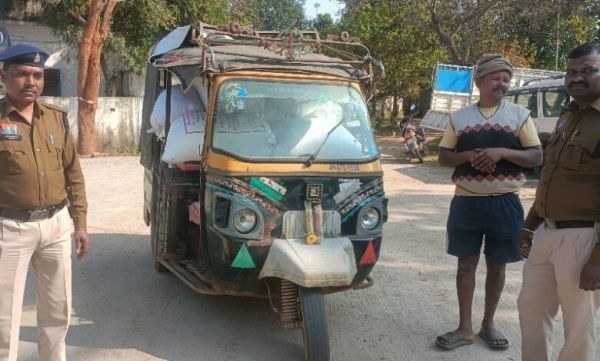 Police action against illegal paddy, 54 quintals of paddy seized.