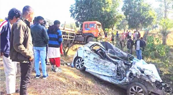 Five close friends die after their car collides with a roadside trailer
