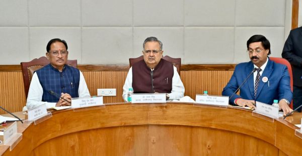 Meeting of the Business Advisory Committee in the committee room of the Assembly under the chairmanship of Assembly Speaker Dr. Raman Singh