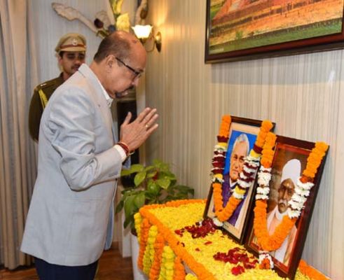 The Governor paid tribute to former Prime Minister Vajpayee and Pandit Madan Mohan Malviya on their birthdays.