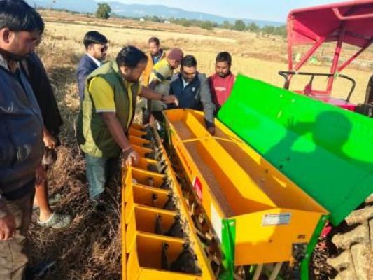 Wheat was sown in rows using seed drill in a scientific manner in Khutgaon.