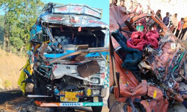 Two trucks collided in Jashpur, the driver died on the spot.