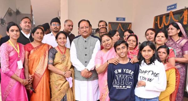 Children of Jashpur district will now study in smart class rooms, Chief Minister Sai inaugurated the smart class room in Kansabel.