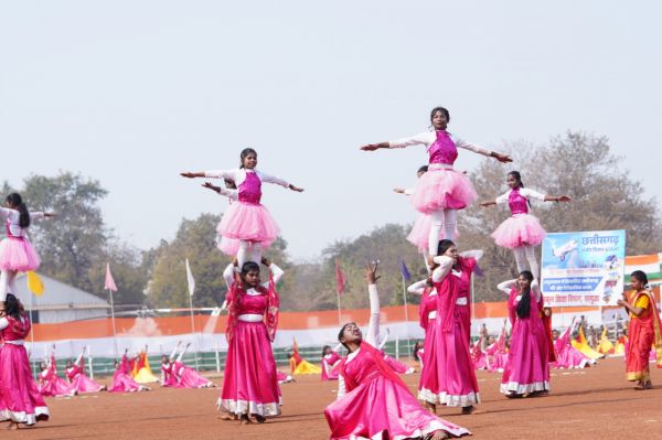 The 77th Republic Day was celebrated with great enthusiasm in the capital Raipur.