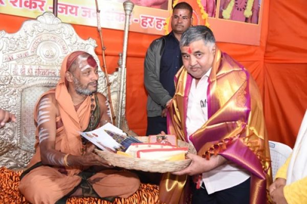Tourism and Culture Minister Rajesh Agarwal met the saints at Triveni Sangam.