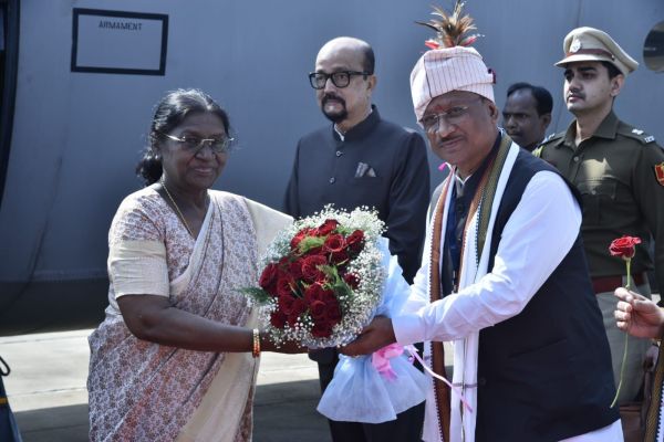 President Murmu arrives in Jagdalpur, Chhattisgarh to attend 'Bastar Pandum 2026' celebrations