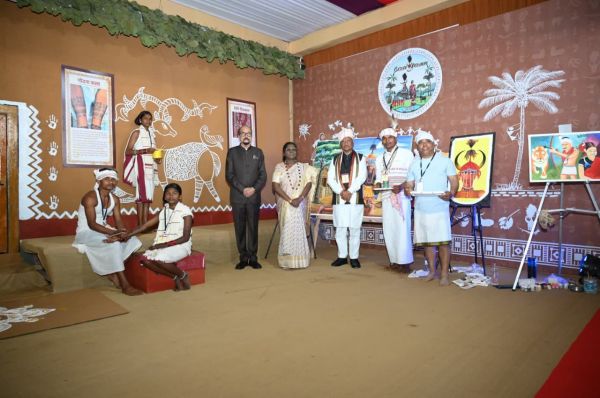 President Draupadi Murmu visited the grand exhibition based on tribal traditions and culture.
