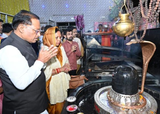 Chief Minister offers prayers at Baba Dham on Mahashivratri, lays foundation stone for development works worth Rs 1.20 crore