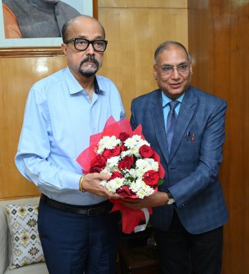 State Consumer Disputes Redressal Commission Chairman Chowdaria paid a courtesy call on Governor Deka
