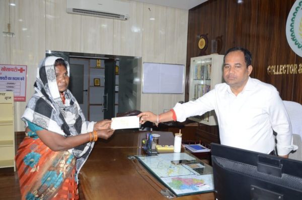The collector provided financial assistance of Rs 5000.