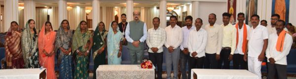 Villagers of the Governor's adopted Gram Panchayat Bijli visited Lok Bhavan.