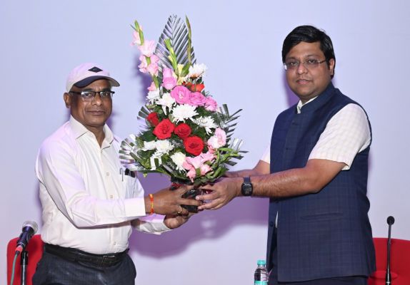 Additional Director of Public Relations Department J.L. Dario was given a dignified farewell on his retirement.