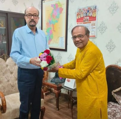 Vice Chancellor Prof. Manoj Dayal paid a courtesy call on the Governor, discussed the development of the University of Journalism.