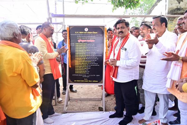 Deputy Chief Minister performed the ground breaking ceremony for the construction of Sakri river embankment at a cost of Rs 4.08 crore.