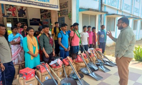 A new path after surrender: 32 youth in Sukma found employment, starting self-reliance with mason kits