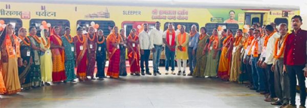 A group of 850 devotees left for the darshan of Ramlala and Kashi Vishwanath