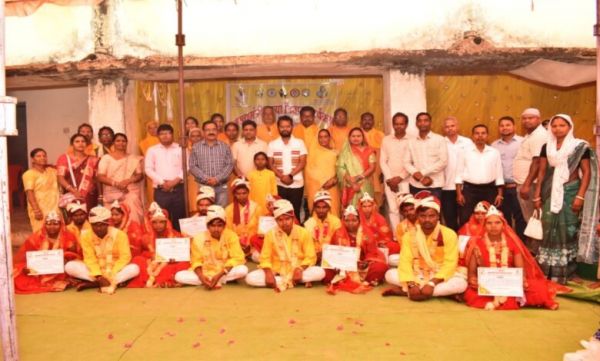 Chief Minister Kanya Vivah Yojana: 65 couples tied the knot in Jashpur, a deaf and dumb couple also took the seven vows.