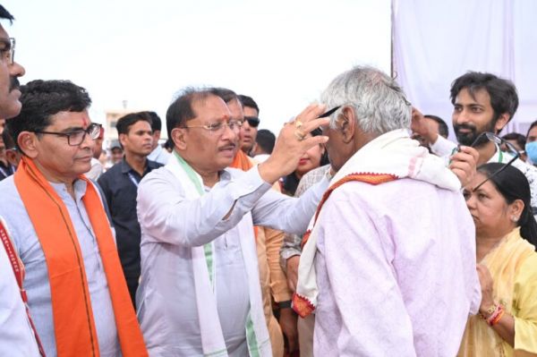 Chief Minister Shri Vishnu Dev Sai personally distributed spectacles to the beneficiaries.