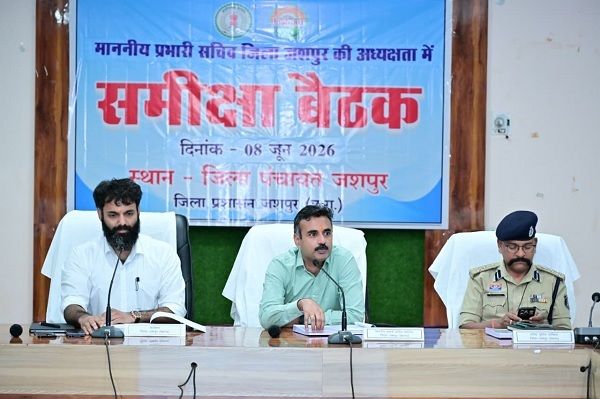 Review of development works in Jashpur, Secretary in charge Ankit Anand gave instructions for timely implementation