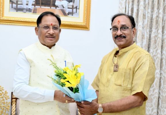 Newly appointed Chairman of Chhattisgarh Yoga Commission Sanjay Agarwal made a courtesy call on the Chief Minister.
