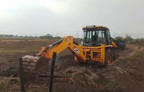The government cracks down on land mafias and illegal encroachers; government land in Basni freed from encroachment.