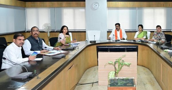 Speed ​​up development and rehabilitation work in Naxal-affected districts: Vijay Sharma
