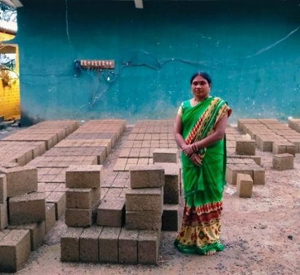Sumni Kashyap of Bakawand has created a new chapter of success by manufacturing cement bricks.