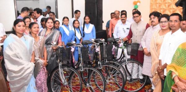 A strong nation is built only through education; set big goals and study with full dedication: Minister Tank Ram Verma
