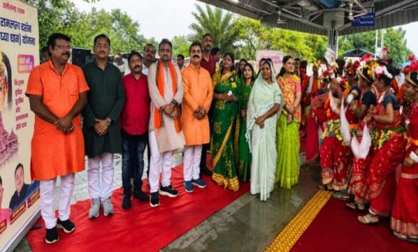Ramlala Darshan Yojana: 850 devotees from Surguja leave for Ayodhya-Kashi by Bharat Gaurav train, free travel will fulfill a long-standing dream