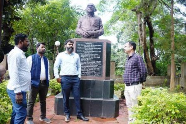 Collector Vyas inspected the ongoing construction and beautification works in the municipal area.