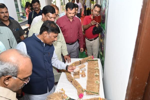 Cultivation of medicinal plants is an effective way to increase farmers' income: Forest Minister Kedar Kashyap