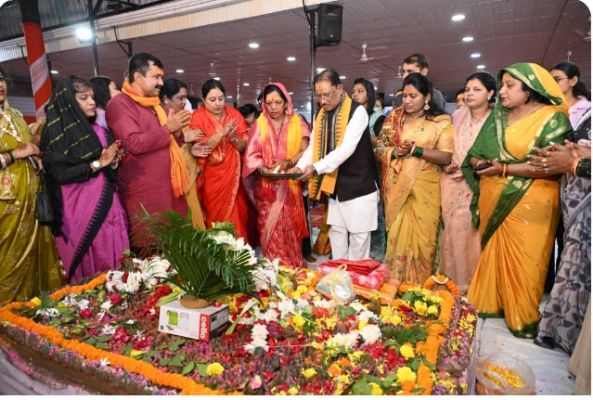 Chief Minister Sai performed Rudrabhishek at his residence during the holy month of Shravan.