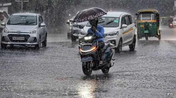 Heavy rains are expected in several states, with warnings of thunderstorms and lightning.