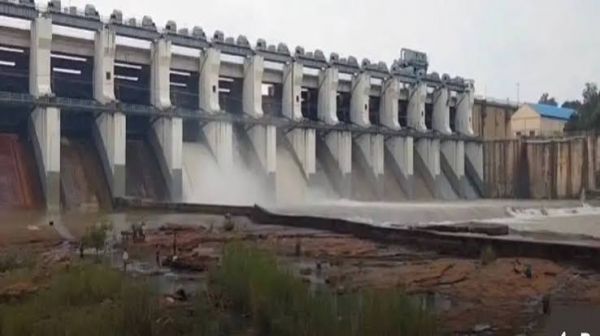 4670 cusecs of water is being released from Gangrel, alert in villages situated on the banks of Mahanadi.