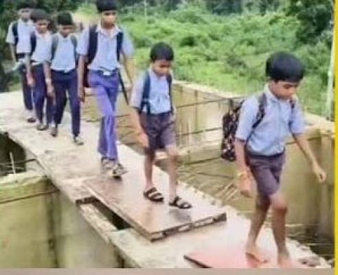 BREAKING NEWS: The bridge over the Pairi River in Deharguda could not be built in 5 years; the contractor is neither afraid of the government nor the responsible people are concerned.