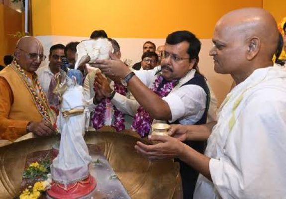 Naveen performed puja at ISKCON temple on the occasion of Janmashtami.