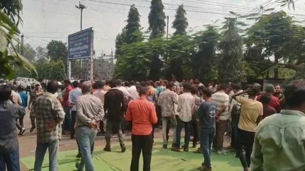 Deepka Coal Mine Protest: Villagers enraged by bulldozer action, SECL GM office locked