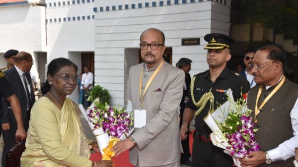 Raipur: President Draupadi Murmu accorded a warm welcome at Lok Bhavan