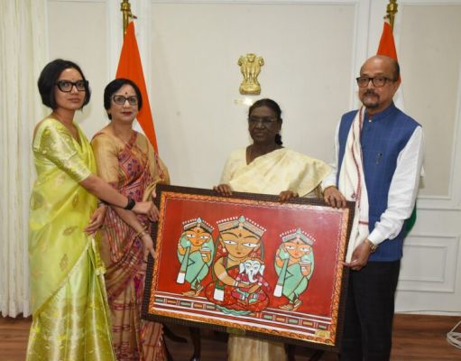 Governor Ramen Deka presented a replica of the Hill Myna to President Smt. Draupadi Murmu