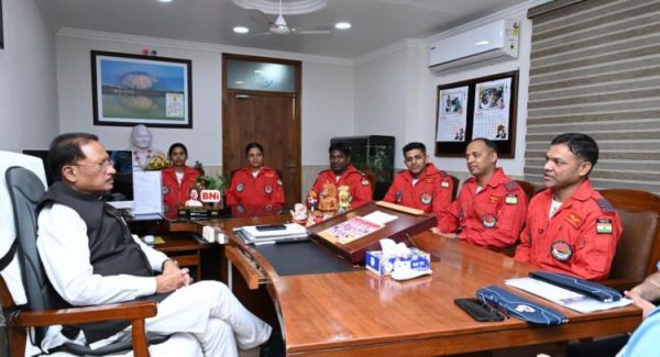 Indian Air Force's Sarang Helicopter Display Team paid a courtesy call on Chief Minister Vishnu Deo Sai