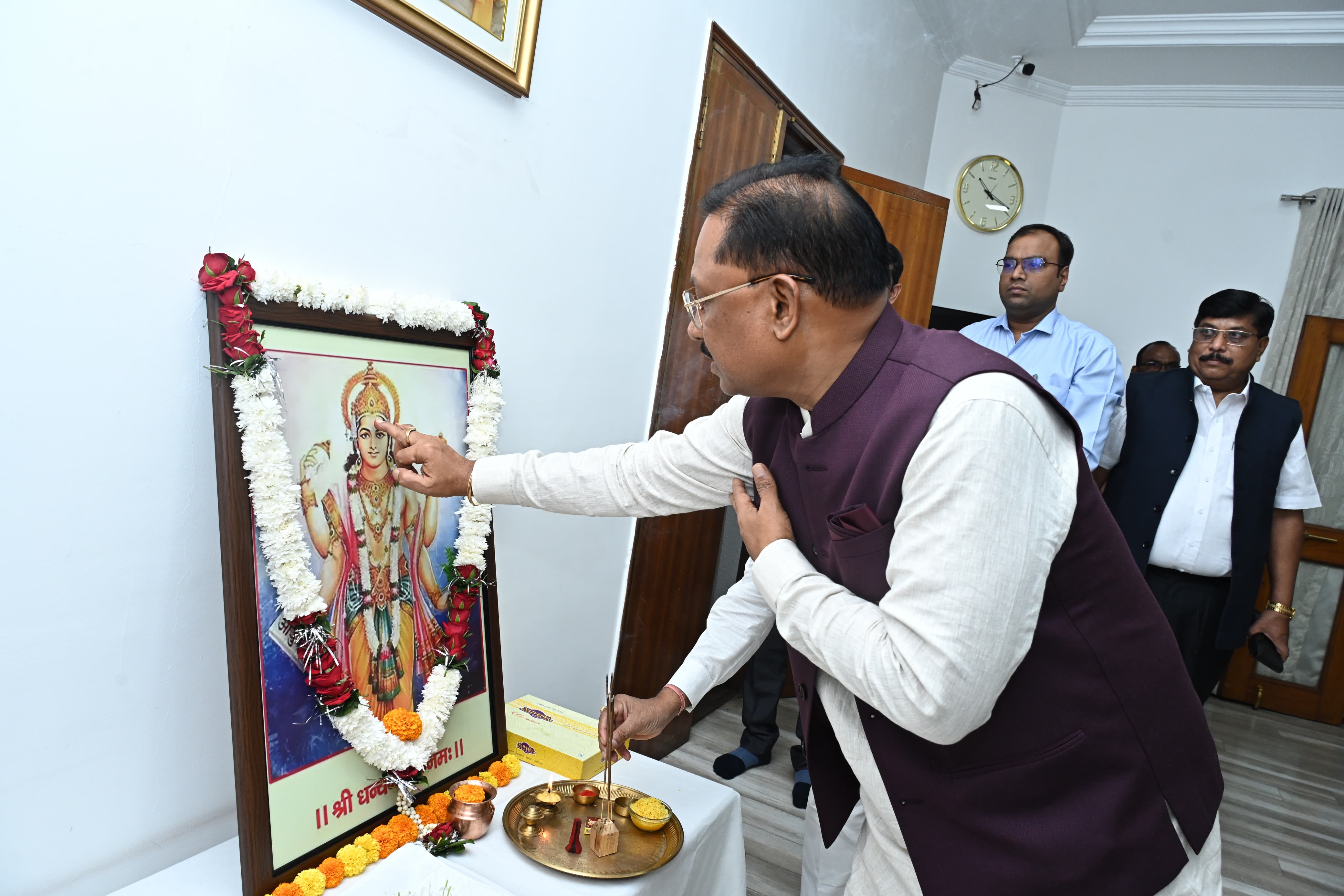 The Chief Minister offered prayers to Lord Dhanvantari and asked for the blessing of health for the people of the state.