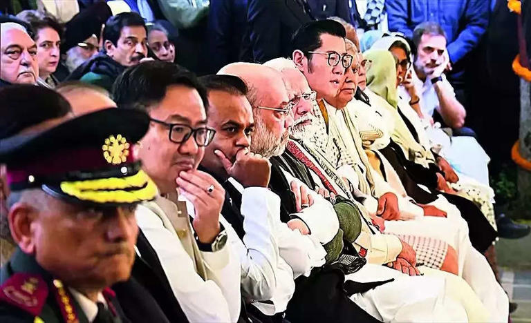Seating arrangement at Manmohan Singh's funeral brought political differences to the fore.