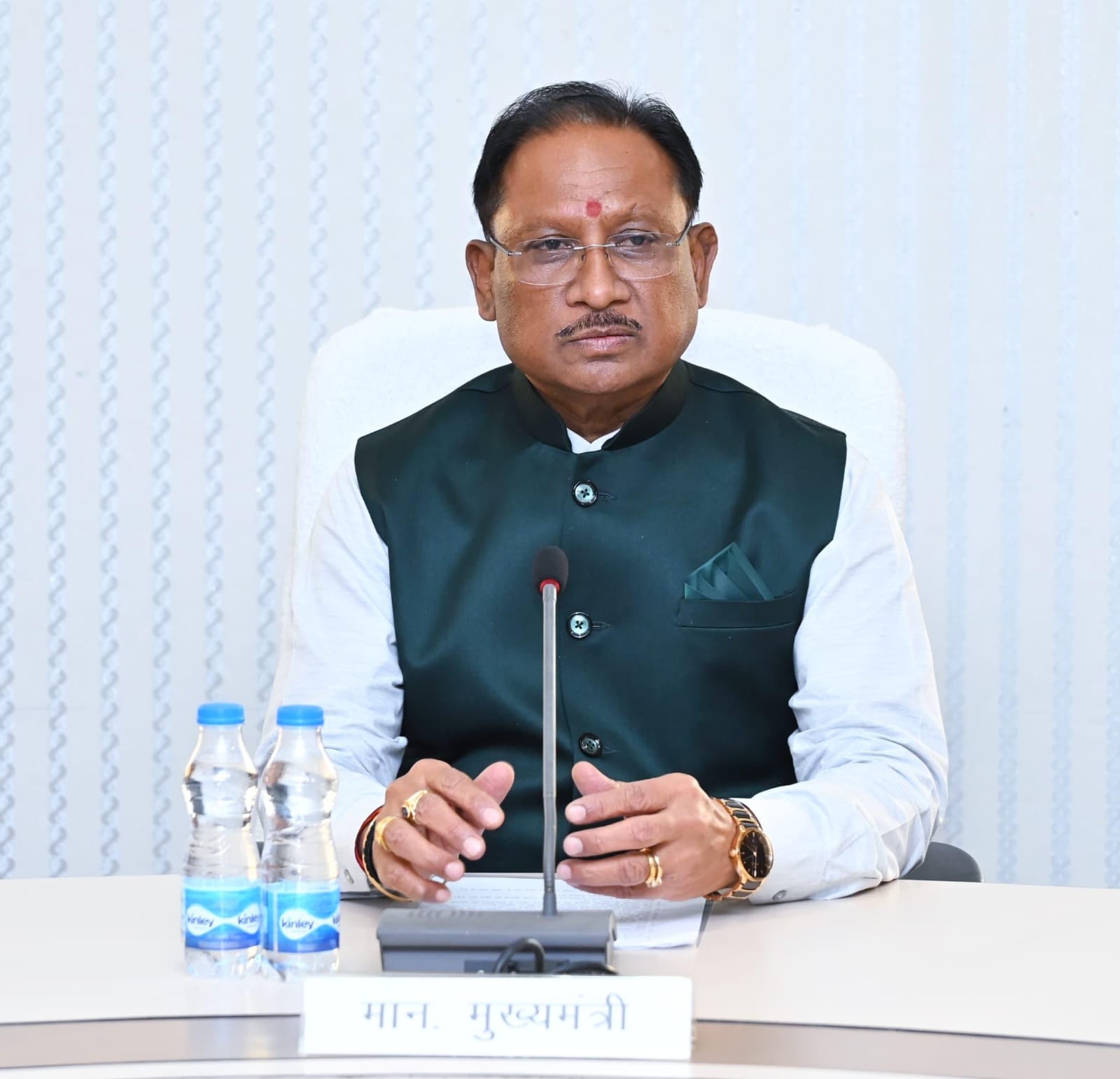 In the meeting of secretaries and department heads on the first day of the new year, the Chief Minister gave the mantra to tighten the government work: Work with promptness for quick resolution of the problems of the general public.