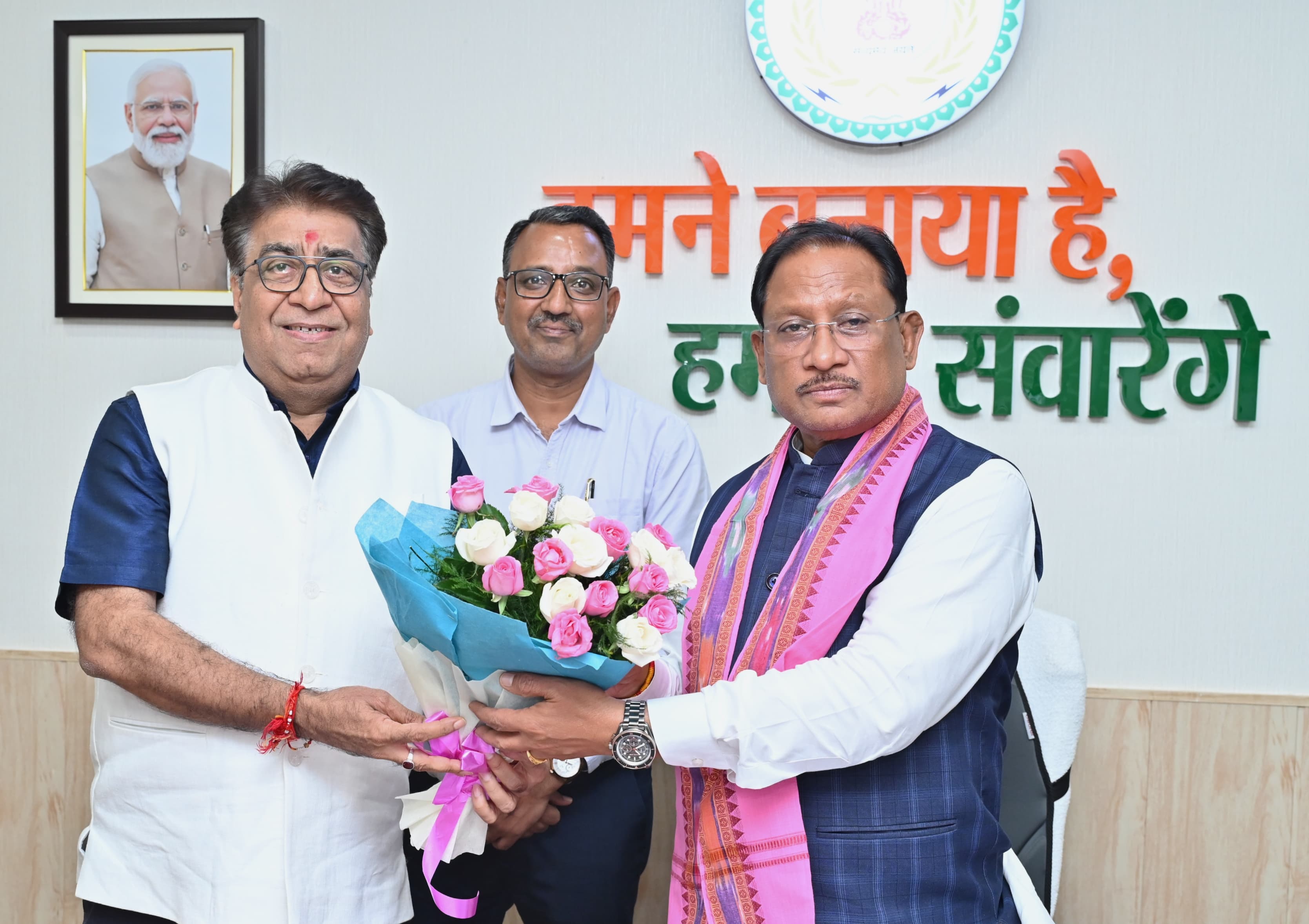 *IIIT Naya Raipur Director Prof. Omprakash Vyas calls on CM*