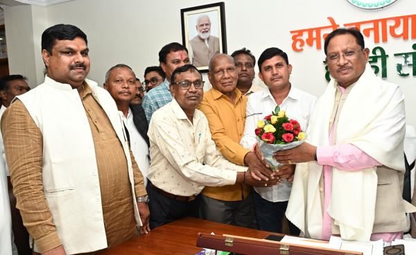 Courtesy visit of Panthi dance group to Chief Minister Vishnudev Sai 