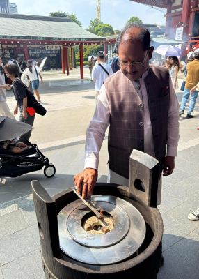 *CM Sai Offers Prayers at Tokyo&rsquo;s Historic Asakusa Temple on Arrival in Japan*