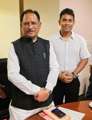 *Bastar Talent Avinash Tiwari Meets CM Vishnu Deo Sai in Tokyo : Talks Focus on Setting Up Industries in Chhattisgarh*