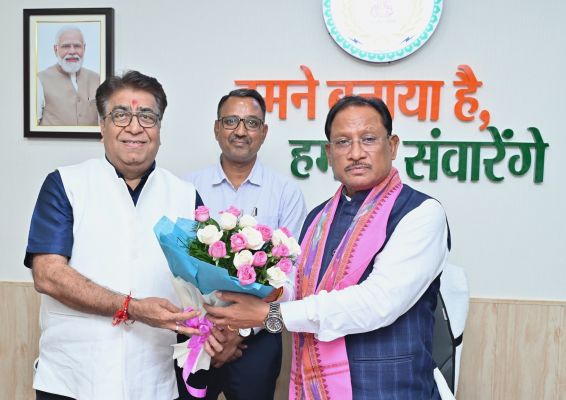 *IIIT Naya Raipur Director Prof. Omprakash Vyas calls on CM*