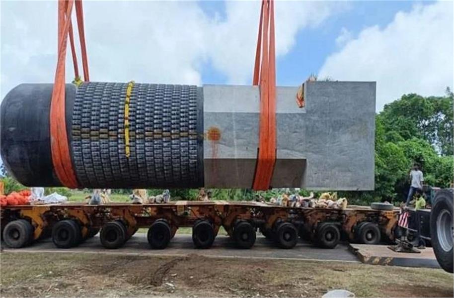 33 feet tall, 210 tons in weight... the world's largest Shivalinga is coming, to be installed in the Virat Ramayana Temple.